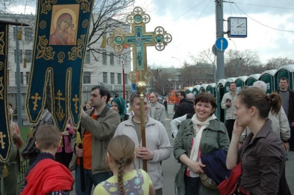 молебное пение в защиту веры, поруганных святынь, Церкви и ее доброго имени перед Храмом Христа Спасителя (11)