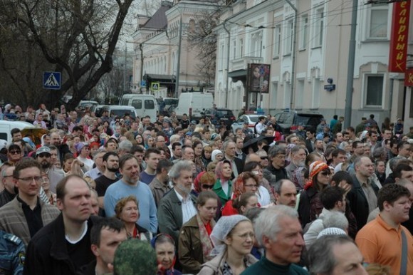 молебное пение в защиту веры, поруганных святынь, Церкви и ее доброго имени перед Храмом Христа Спасителя (21)