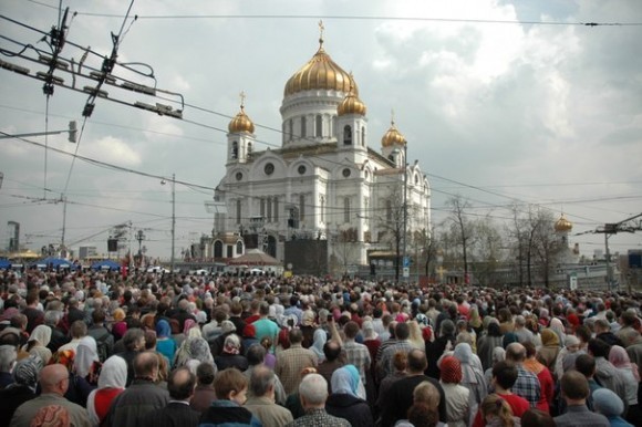 молебное пение в защиту веры, поруганных святынь, Церкви и ее доброго имени перед Храмом Христа Спасителя (17)