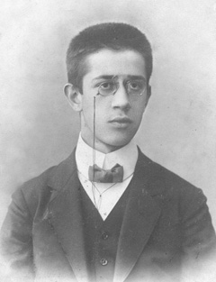 Студент математического факультета Московского Университета Владимир Амбарцумов. 1911 г