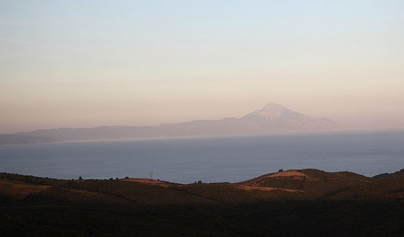 Вид Святой Горы с Ситонии (фото из автобуса)