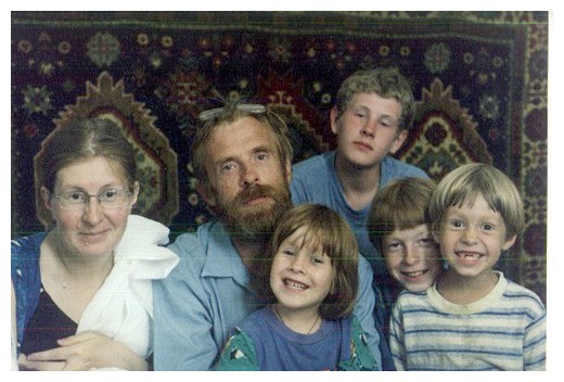 Анатолий Волков с семьей