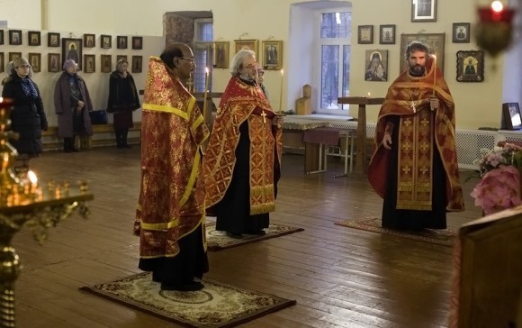 священник Иоанн Танвеер в Москве. Фото Анатолия Данилова (1)