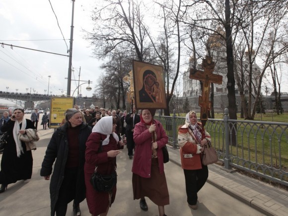 молебное пение в защиту веры, поруганных святынь, Церкви и ее доброго имени перед Храмом Христа Спасителя (1)