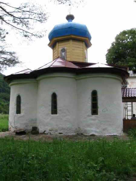 Действующая Ильинская церковь, 9 век.