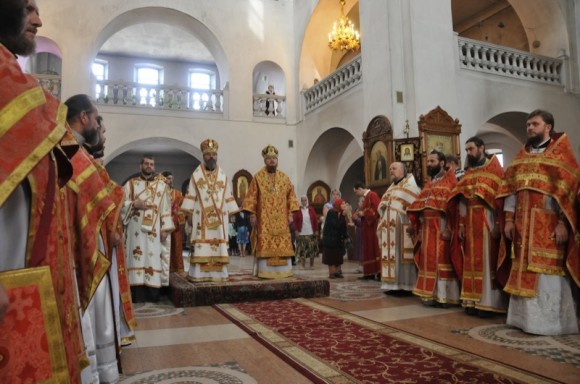 Литургия в Свято-Георгиевском соборе г. Макеевки
