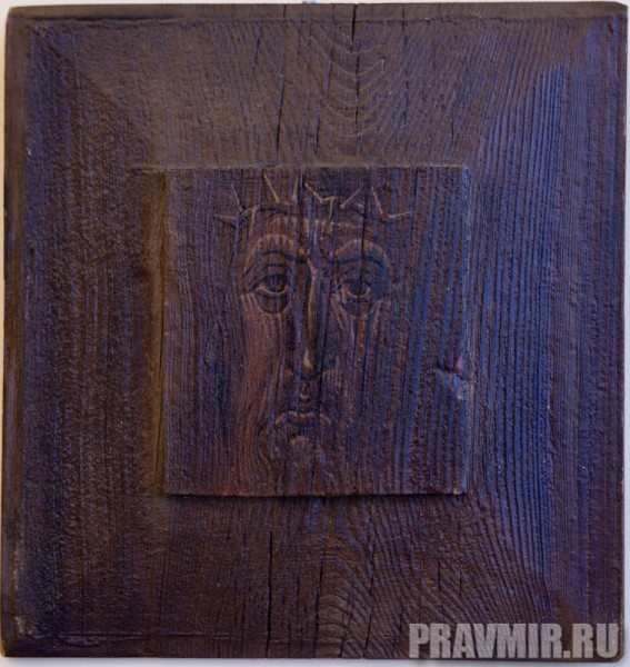 Тихомиров Александр, Христос в терновом венке. Дерево, темпера, 35х33 см, 2001, Благовещенск