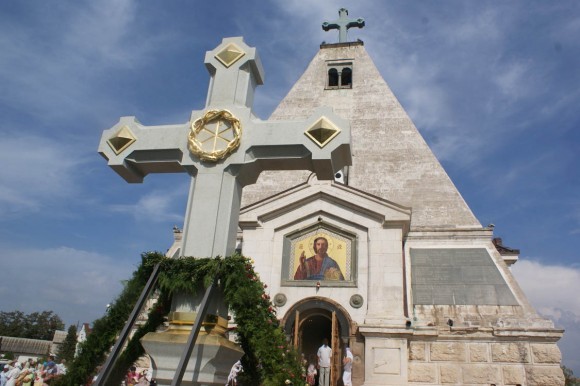 Большой крест в геленджике