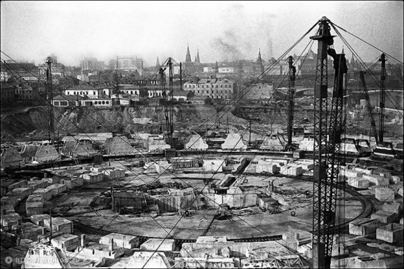 Строительство Дворца Советов. Снимок сделан между 1938-1940 годами. Фото: oldmos.ru