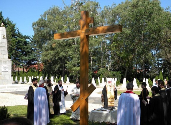 Памятный крест на кладбище советских воинов в г. Залаэгерсег
