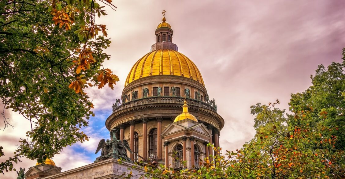 Чудотворные иконы в Санкт-Петербурге: где помолиться?
