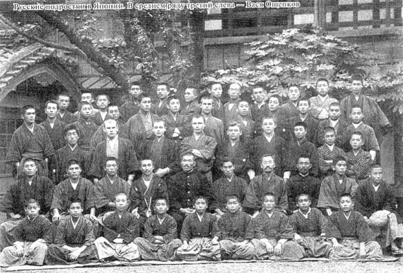 Русские подростки в Японии. В среднем ряду третий слева - Вася Ощепков