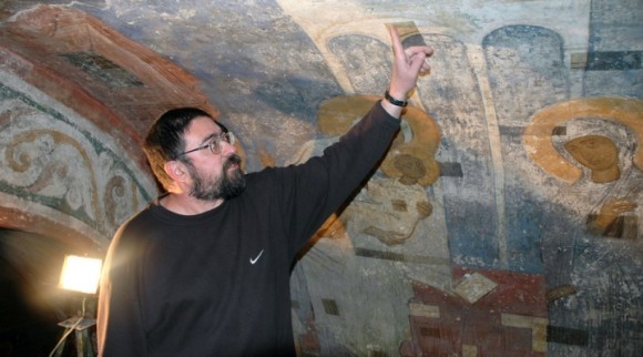 Владимир Сарабьянов с коллегами реставрирует фрески Мирожского монастыря уже не первый год