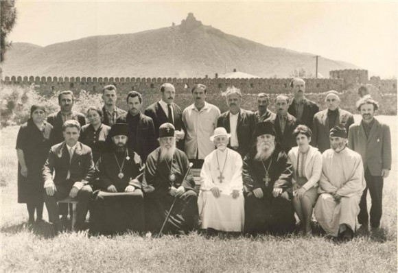 Мцхета. Владыка Илия (второй слева в нижнем ряду), Патриарх Ефрем, священнослужители и прихожане собора Светицховели