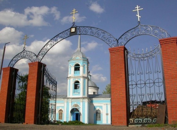 Храм Воздвижения Креста Господня в г. Алатырь, где служили священномученики Василий и Емелиан. Фото: aadt-alatir.edusite.ru