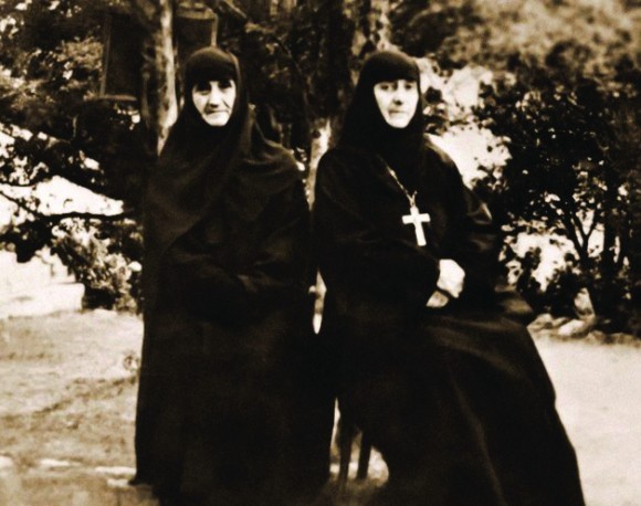 Родные сестры игумения Фавста и схимонахиня Акепсима (Шушания),  двоюродные сестры и воспитанницы прп. Алексия