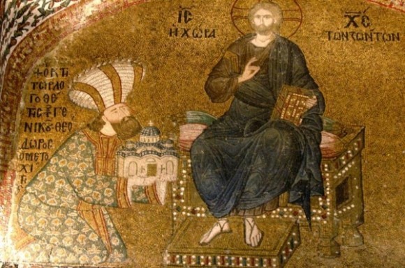 Феодор Метохит преподносит модель церкви Христу. Мозаика
