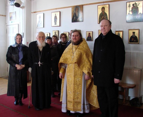 Протоиерей Геннадий Андреев с прихожанами православной русской общины г. Глазго