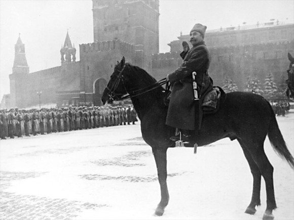 28. Командующий парадом на Красной Площади Маршал Советского Союза С.М. Буденный. 7 ноября 1941 г. 