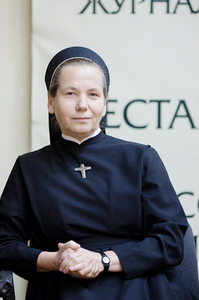 Сестра Данута Абрамович, монахиня ордена Паллотинок, специалист по социотерапии, ведущая социотерапевтической группы для детей из алкогольных семей г. Варшавы