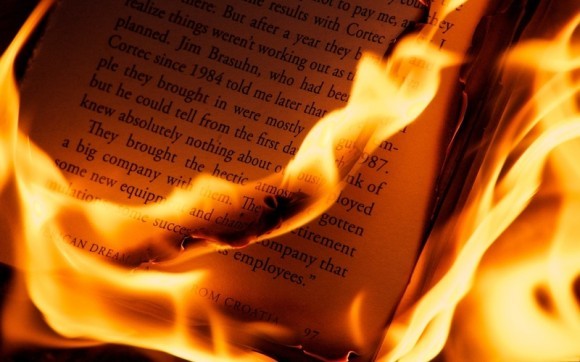 Сжечь книги