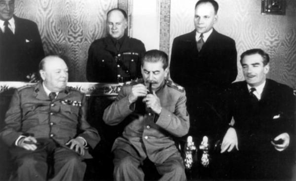 Председатель СНК СССР и председатель ГКО СССР И.В. Сталин и премьер-министр Великобритании У. Черчилль на двусторонних переговорах, проходивших в Москве в октябре 1944 года