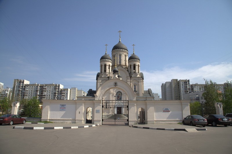 Храм в марьино. Москва район Марьино школа около церкви Утоли Мои печали. Утоли Мои печали Марьино фото.