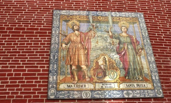 Икона мчч. Кириака и Павлы на стене храма свв. мучеников в Малаге