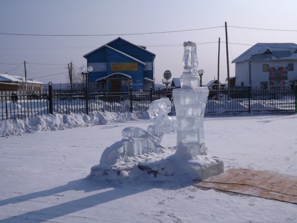 Ледяные скульптуры - традиционное украшение якутских сел и городов