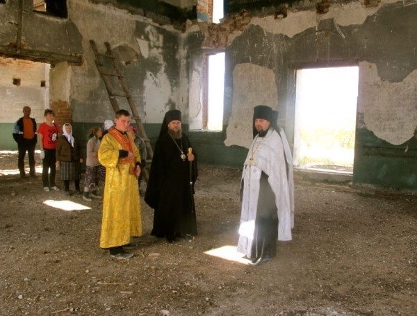 Поездка на субботник в заброшенном храме св. Троицы с. Юдино Чистоозёрного района, 17 августа 2012 года