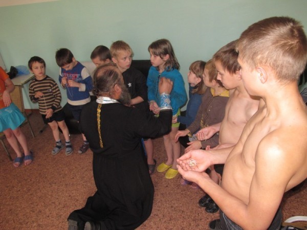 Таинство Крещения в новосибирском закрытом детском туберкулезном санатории №2