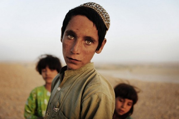 Афганские дети около города Кунджак в южно-афганской провинции Гильменд, 24 октября 2010 года. (Рейтер / Финбар О’Рейли)