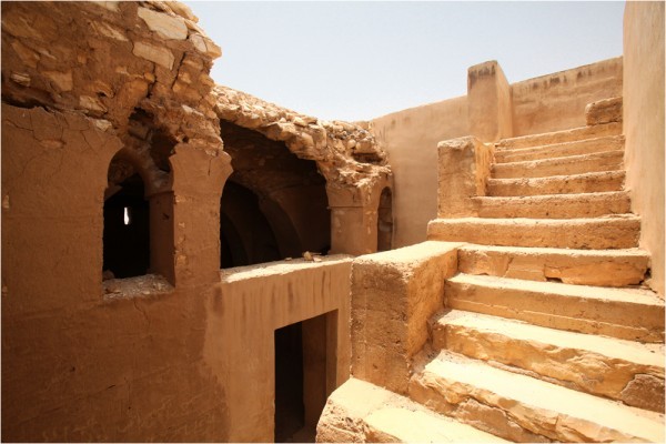 Каср-аль-Харрана, лестница и помещения второго этажа