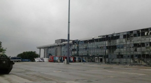 Аэропорт в Донецке после артобстрела