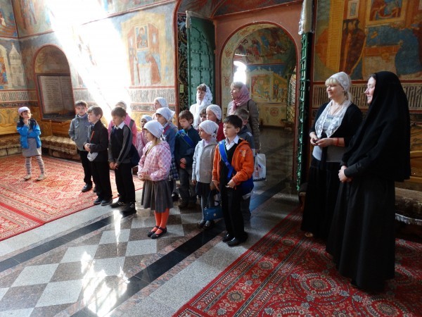 Маленькие паломники из Воскресной школы Троице-Сергиевого Варницкого монастыря. Фото Игоря Денисова