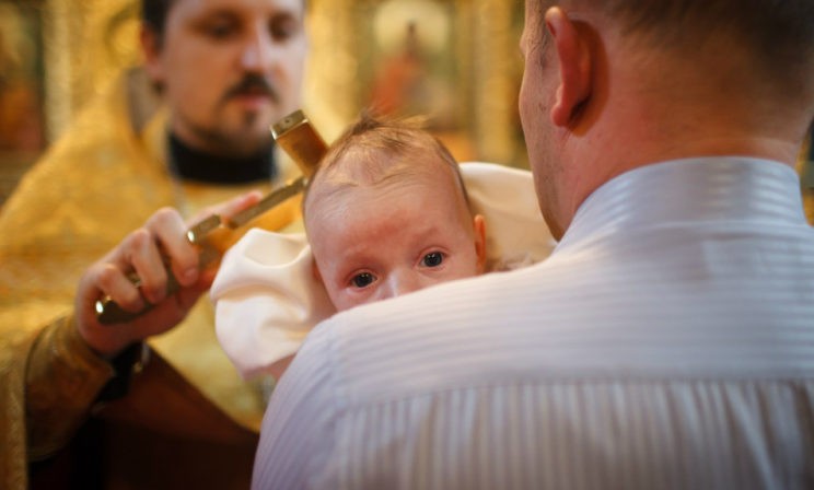 Если ребенок не хочет креститься, и если родители против крещения - как поступить?