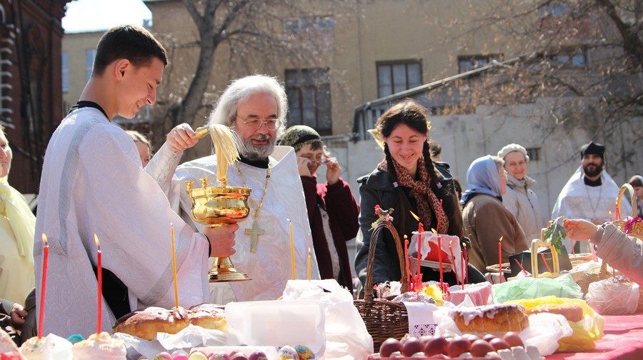 Фото в церкви люди