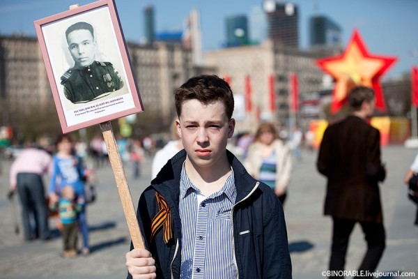 Картина пародия на бессмертный полк