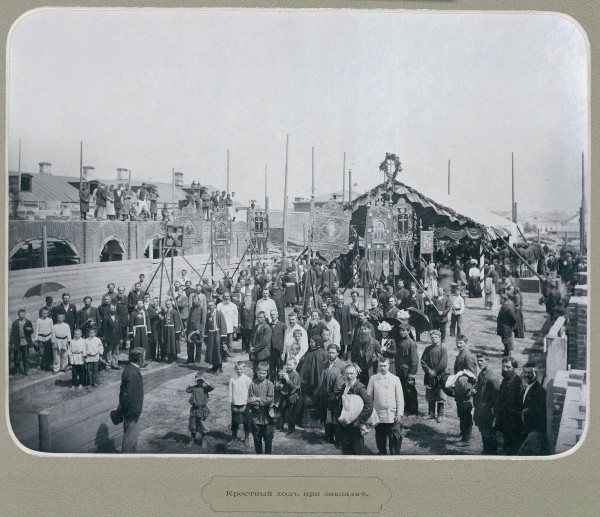 1902 г. Крестный ход  к строящемуся Епархиальному дому