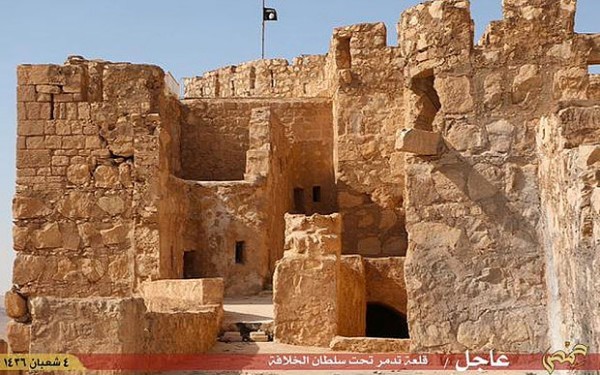 Palmyra_castle_Isi_3315596b