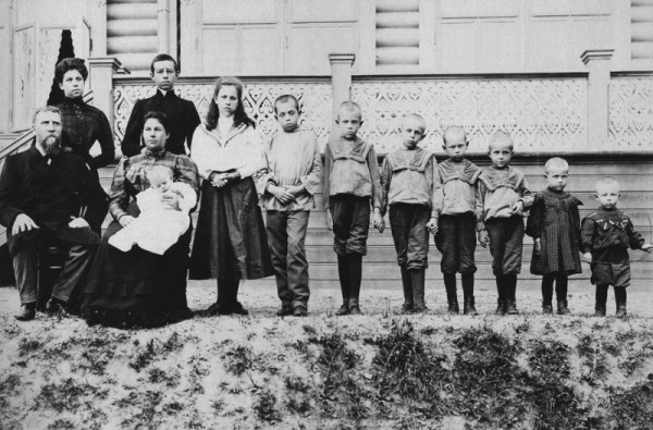 Семья купца Поленова, растрелянная в 1918 году большевиками