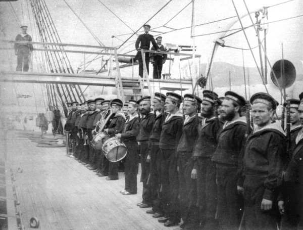 На палубе броненосного крейсера «Дмитрий Донской». 1890-е годы