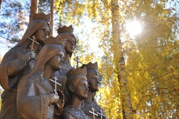 Памятник детям семьи Романовых в Екатеринбурге. Фото: Александр Зайцев