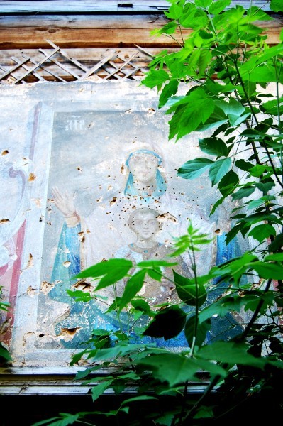 Пресвятая Богородица хранит деревянный храм в Верхнем Секинесе