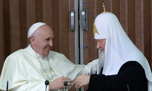 «Момент вечности»: Что мы знаем о встрече Патриарха Кирилла и Папы Франциска