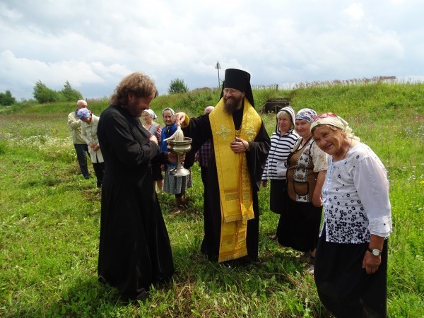 Освящение поклонного креста в селе Русское Тимкино