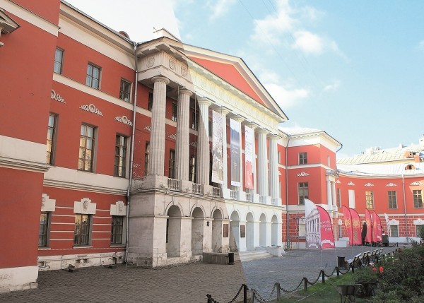 Музей современной истории России до и после реставрации