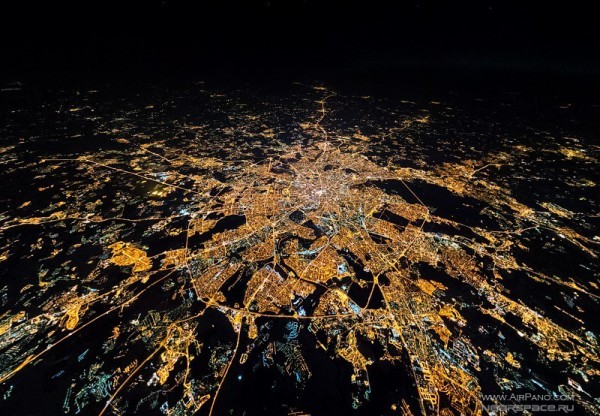 Ночная Москва из стратосферы. Снято со стратостата, который разработал и собрал Денис Ефремов. Фото: netwind.ru