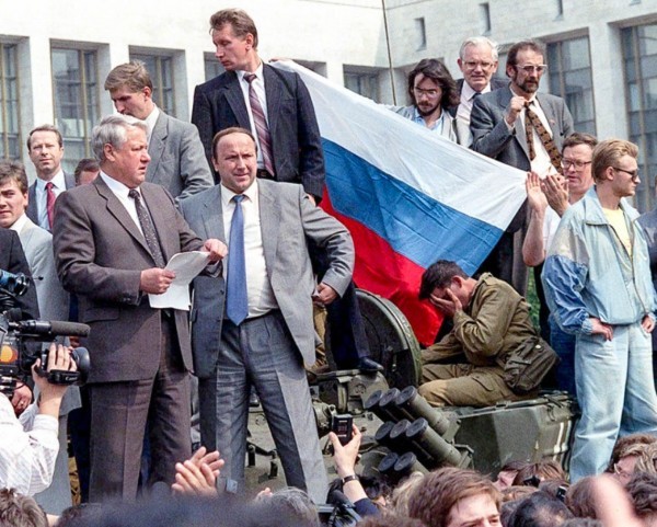 Борис Ельцин на танке. Фото: Getty Images