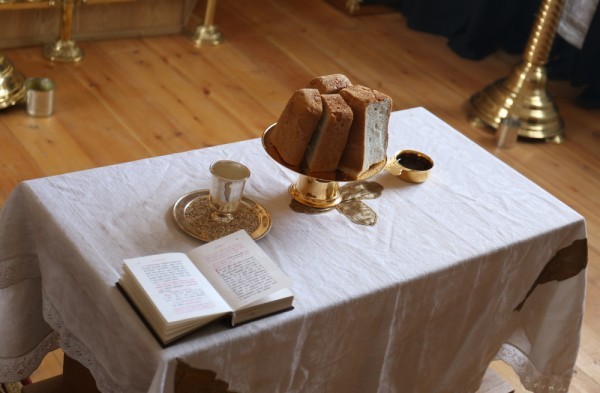 Конечно, хлеба для литии не было – освящали обычную буханку.